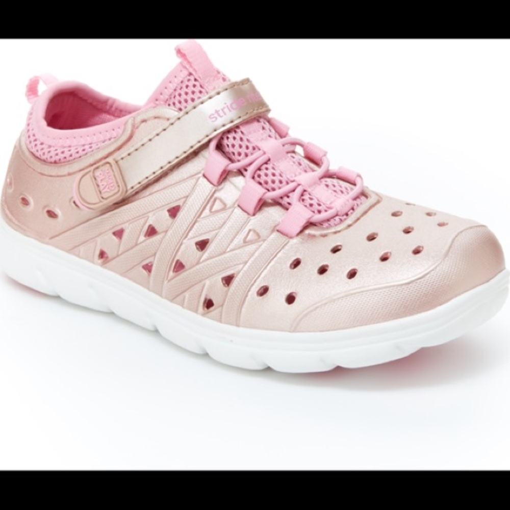 NWOT ROSE GOLD WATER SHOES SIZE 6